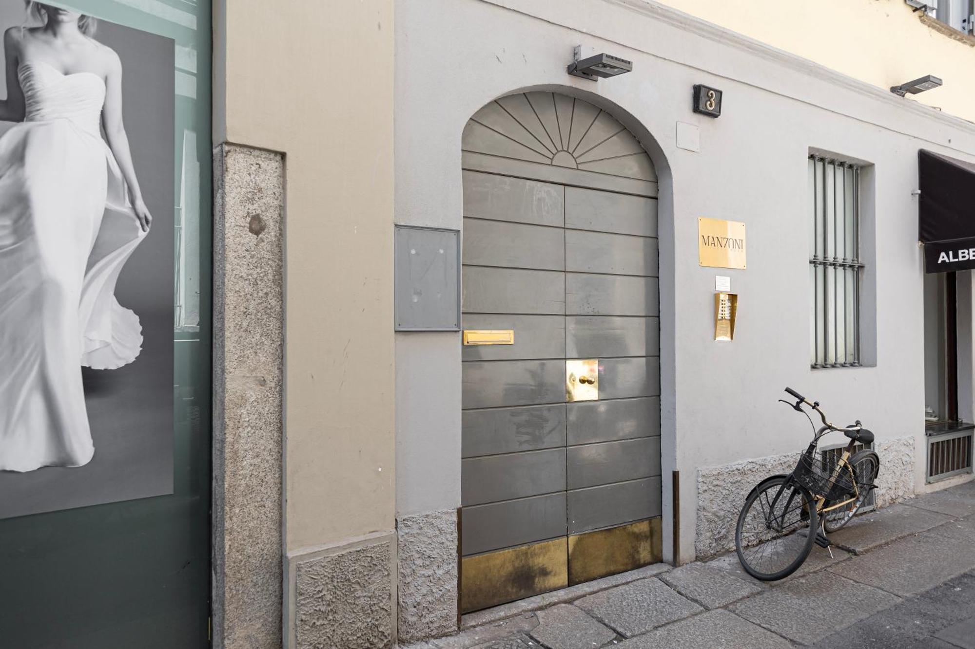 Elegante Bilocale In Montenapoleone - Brera Milano Exteriör bild